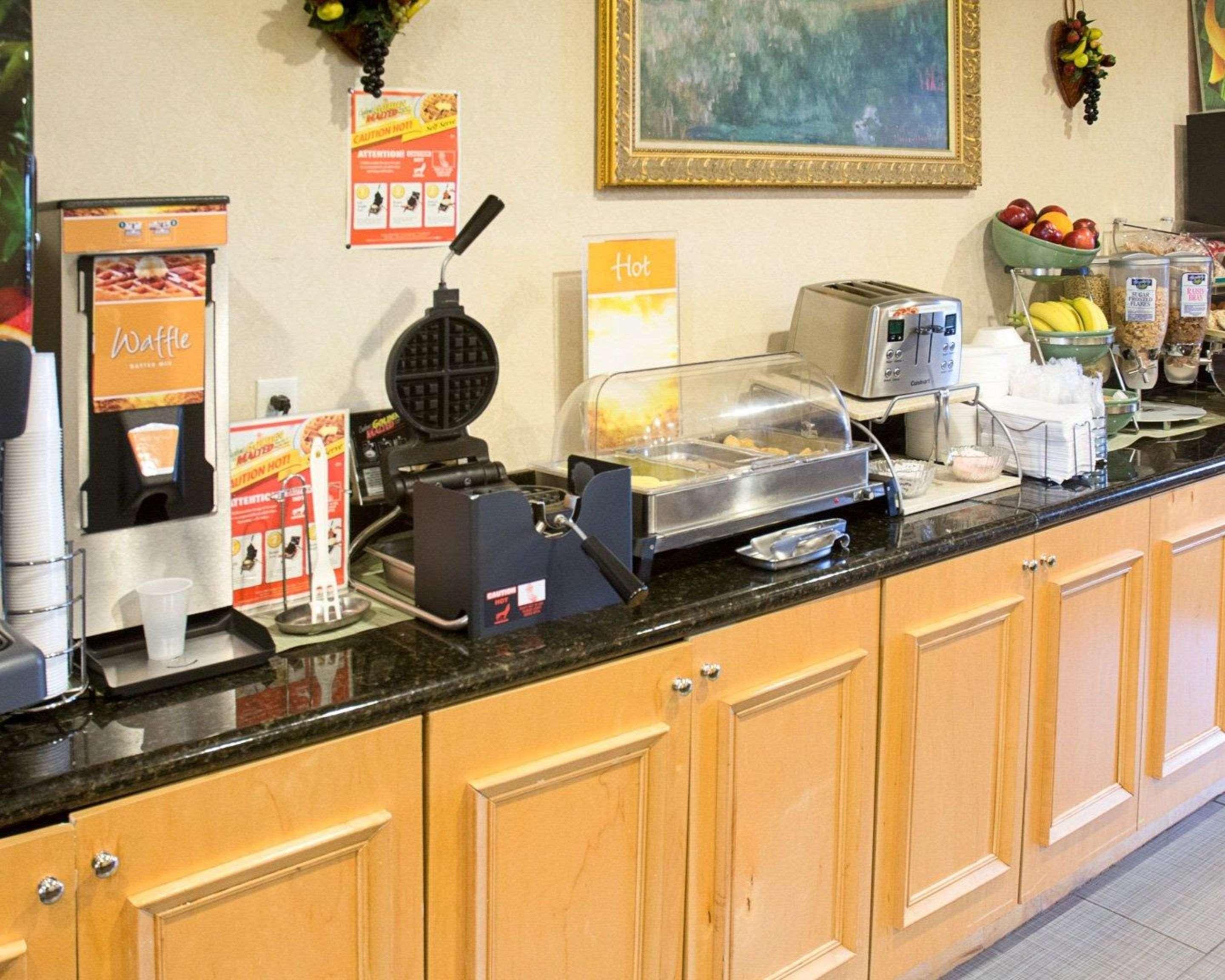 Quality Inn & Suites Quantico Stafford Luaran gambar
