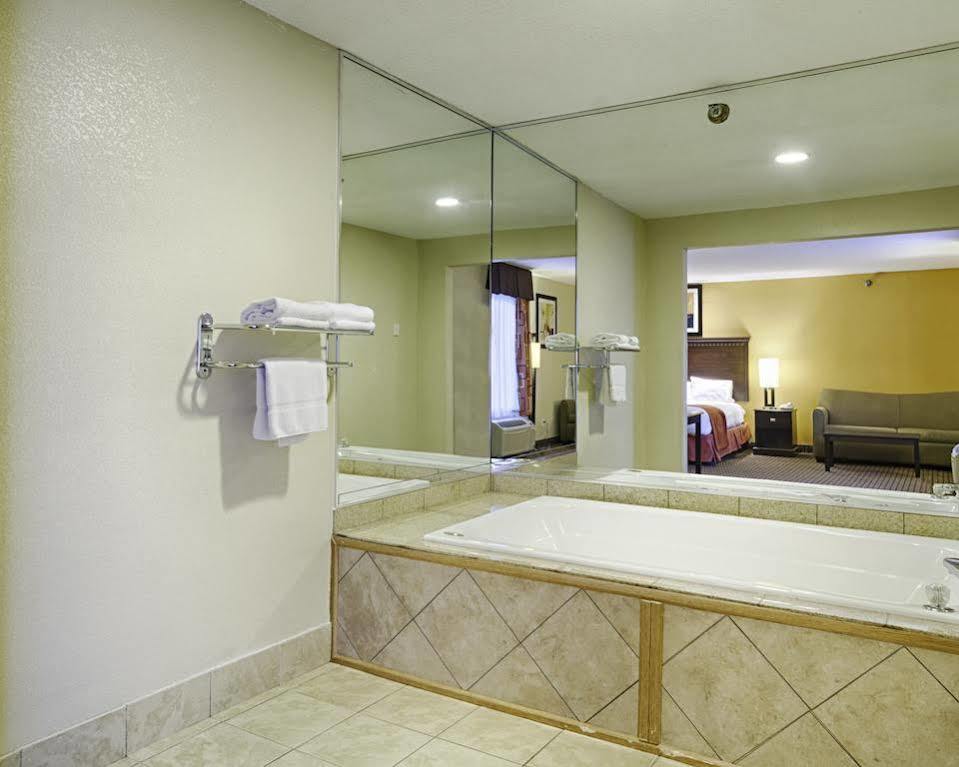 Quality Inn & Suites Quantico Stafford Luaran gambar
